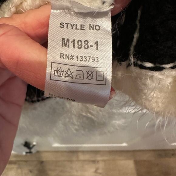POL Hooded Chunky Eyelash Striped Pullover Sweater Size: Small Black/White - Picture 10 of 10